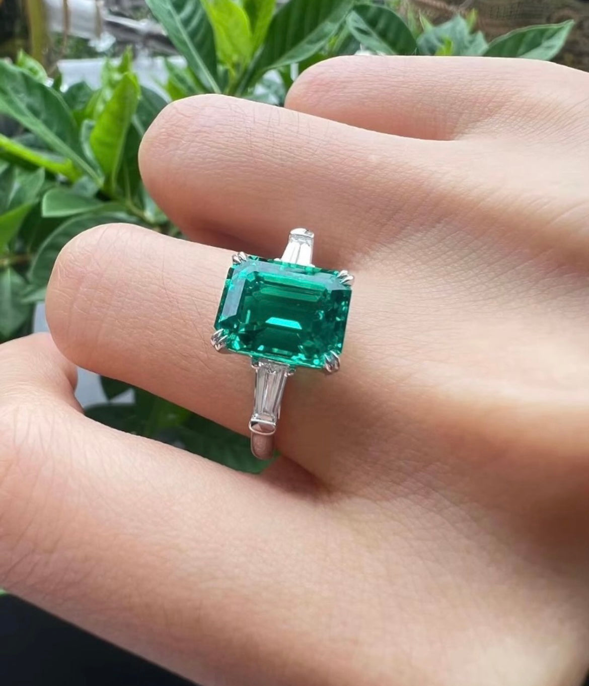 5 Carat Emerald & Lab Grown Diamonds on 14Kt Hallmarked Gold