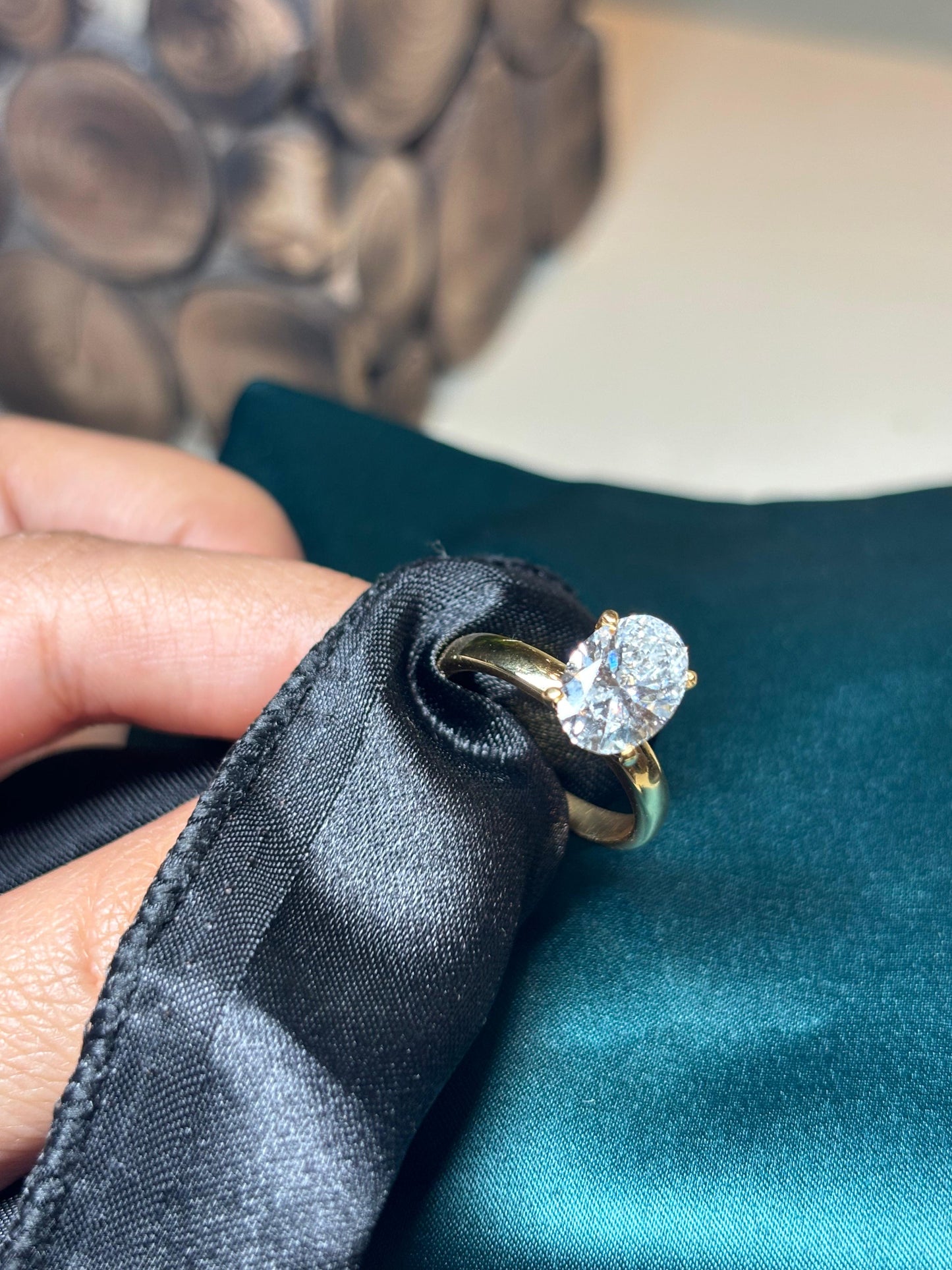 2 Carat Oval Lab Grown Diamond on 18Kt Gold Base