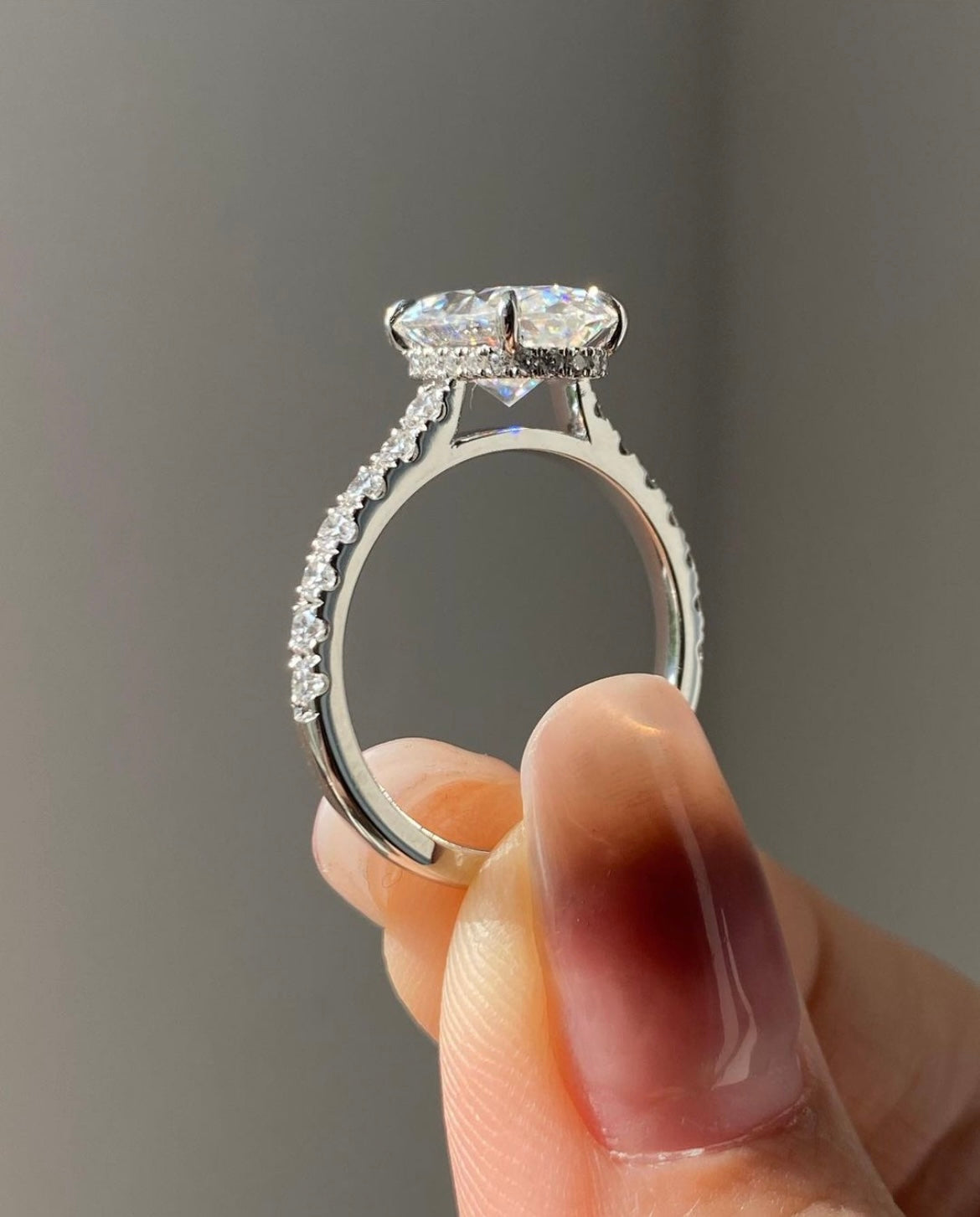 2 Carat Oval Lab Grown Diamond on 18Kt White Gold Base Ring by Luxury Souvenir. IGI CERTIFIED