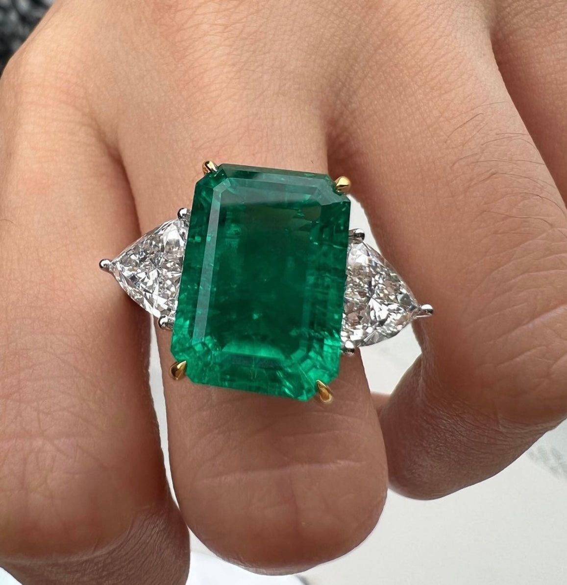 7 Carat Emerald & Lab Grown Diamonds on 14Kt Hallmarked Gold