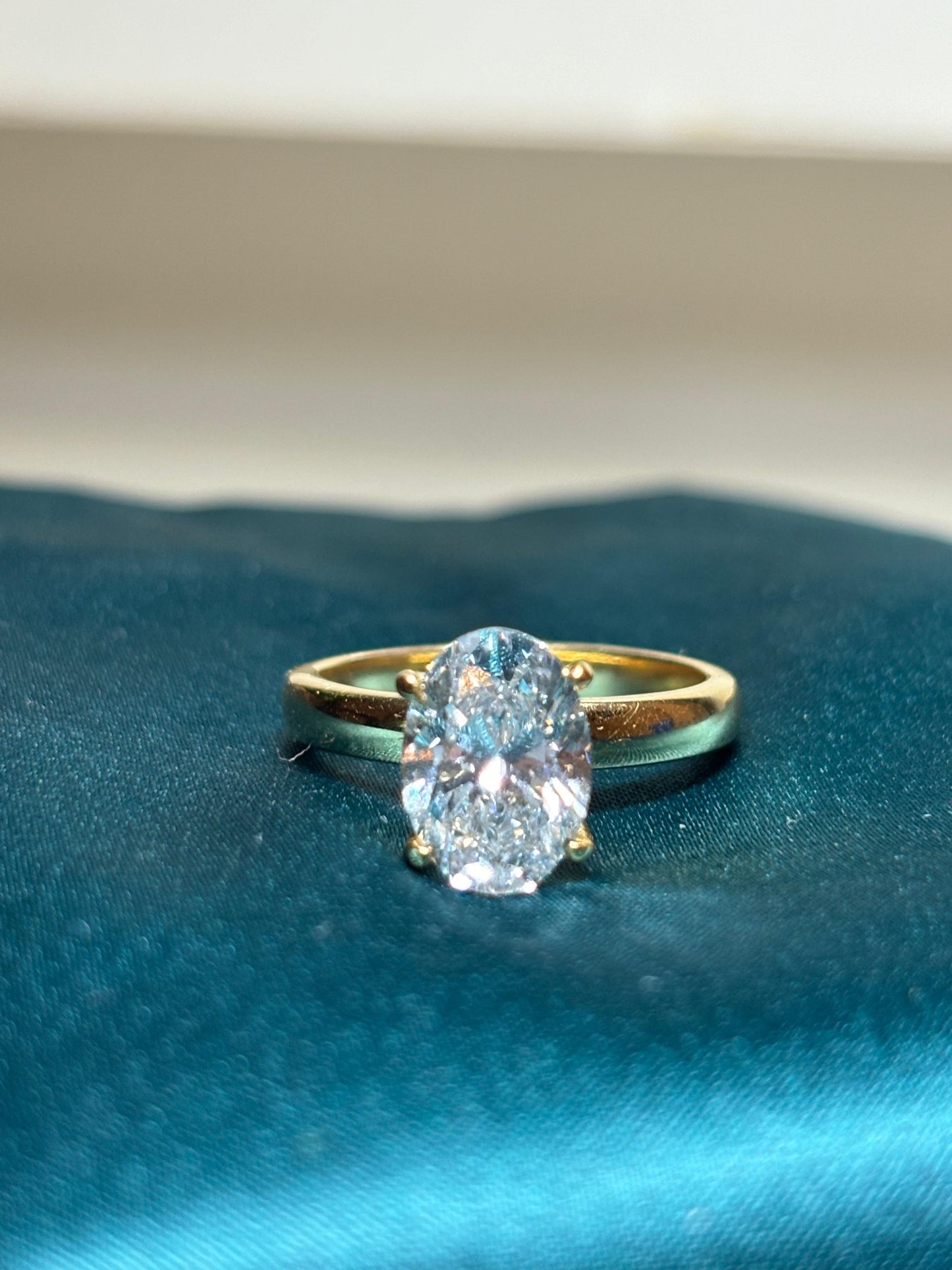 2 Carat Oval Lab Grown Diamond on 18Kt Gold Base