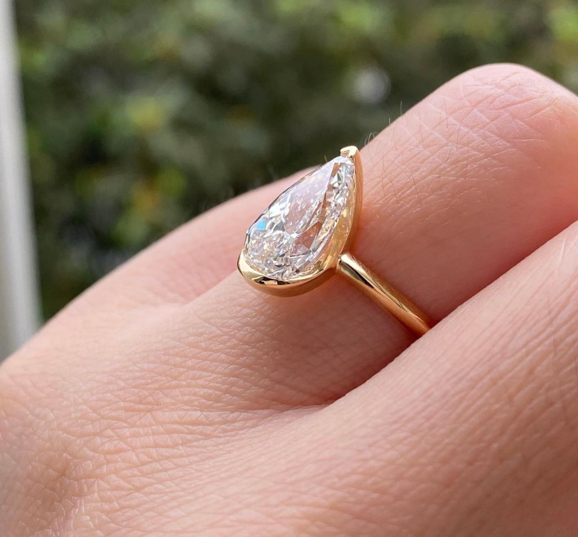 2 Carat Pear Lab Grown Diamond in 14Kt Gold Base