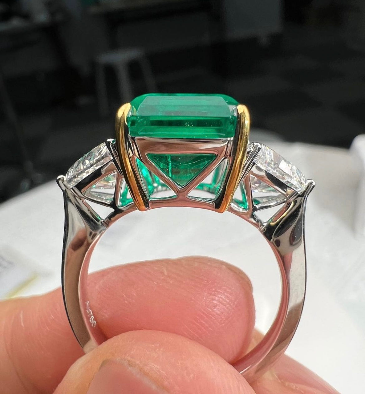 7 Carat Emerald & Lab Grown Diamonds on 14Kt Hallmarked Gold