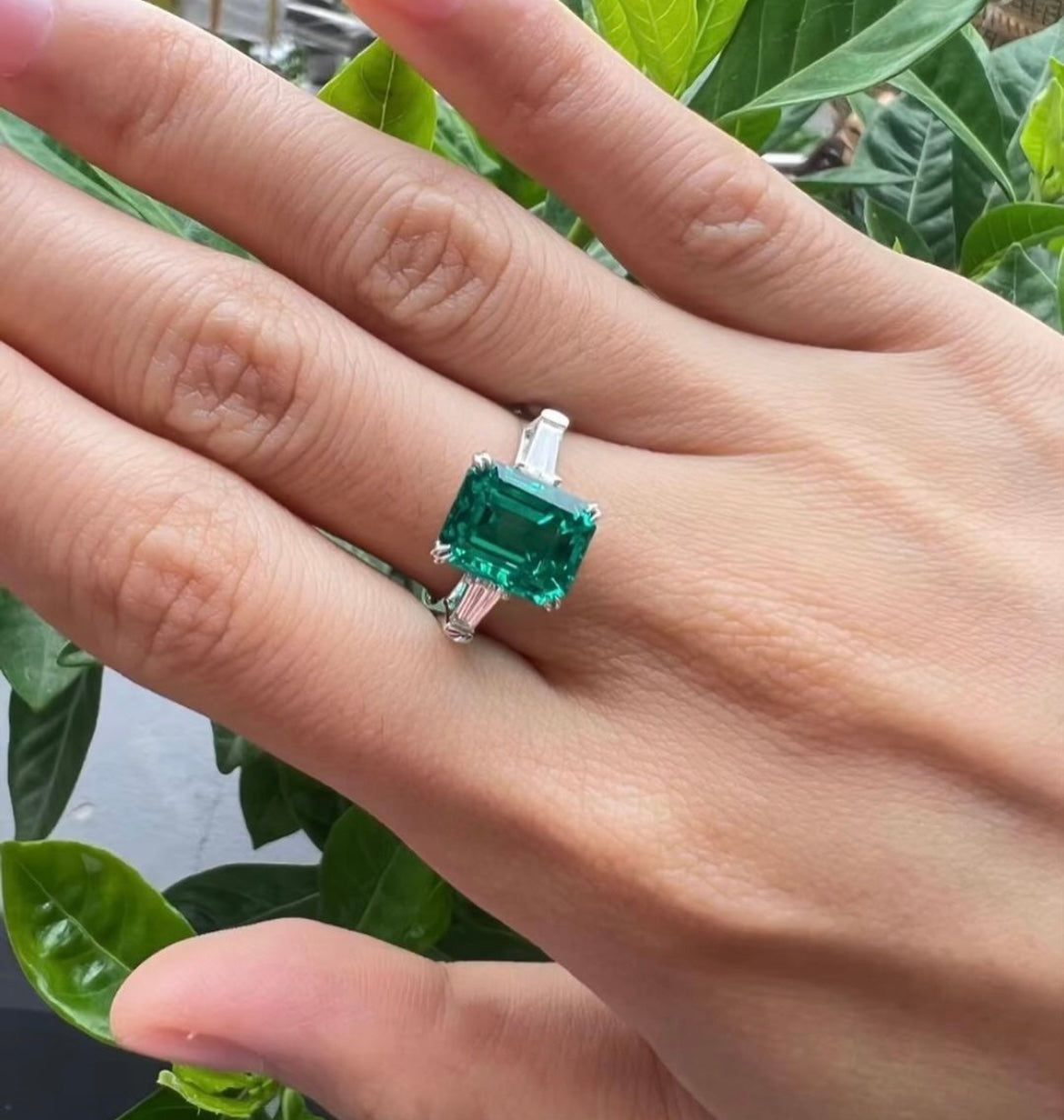 5 Carat Emerald & Lab Grown Diamonds on 14Kt Hallmarked Gold